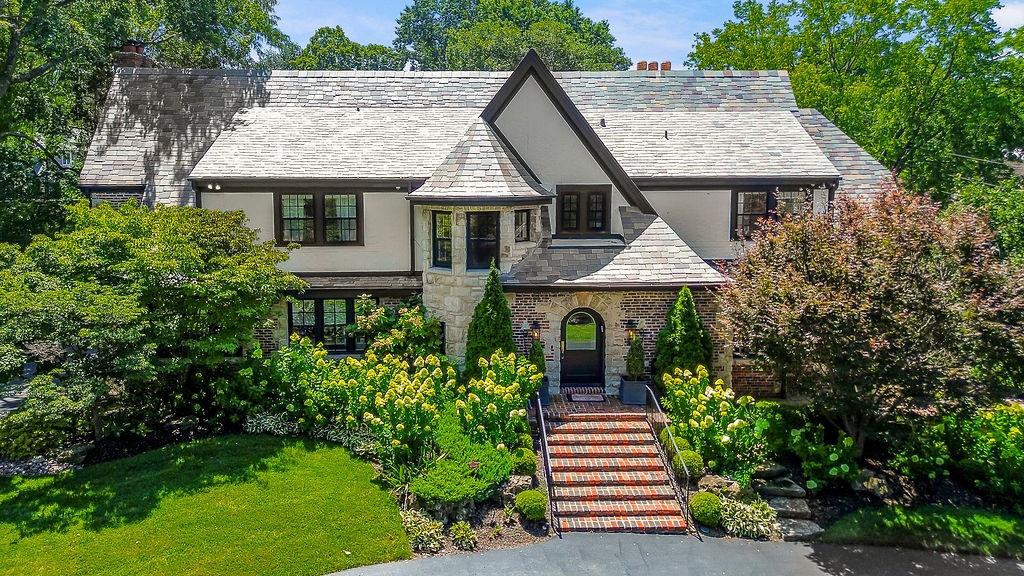 1235 W 57 Terrace, Kansas City, MO 64113 Featured Photo
