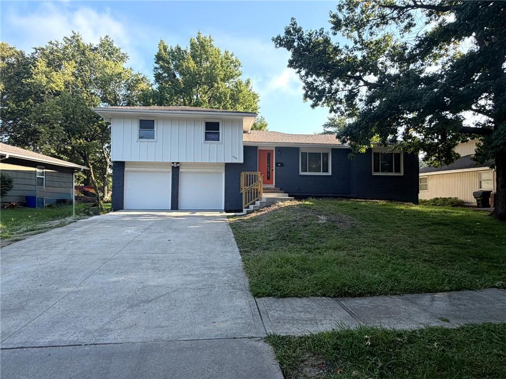 1202 E Ridgeway Drive, Olathe, KS 66106 photo
