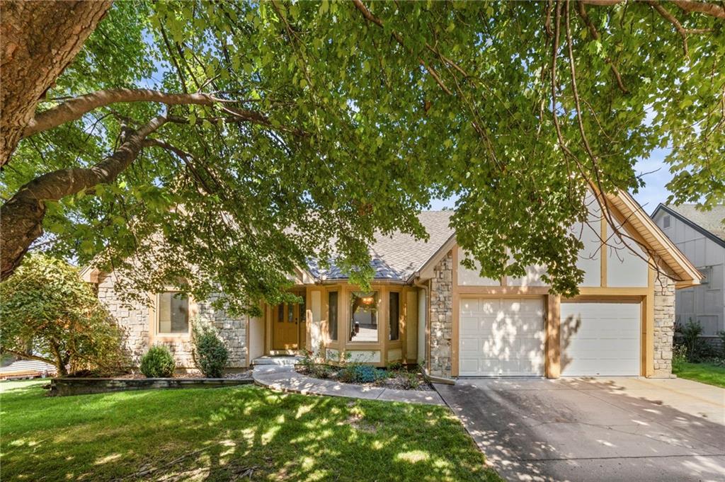 5607 N Flint Ridge Road, Kansas City, MO 64151 photo