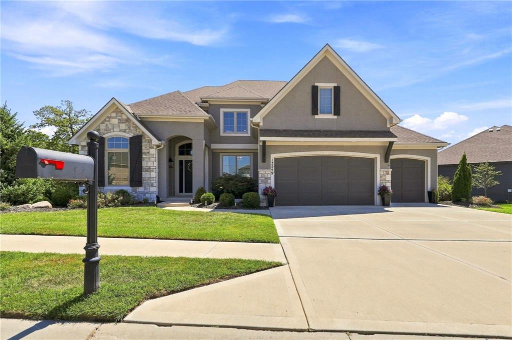 13559 Terrace Park Drive, Parkville, MO 64152 photo