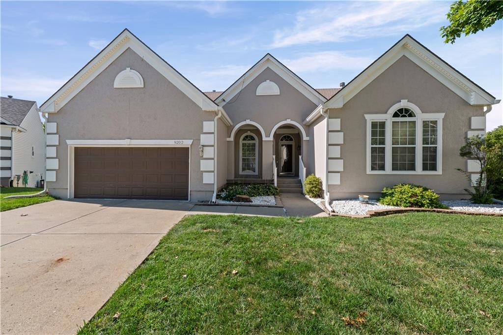 9202 N Charlotte Court, Kansas City, MO 64155 photo