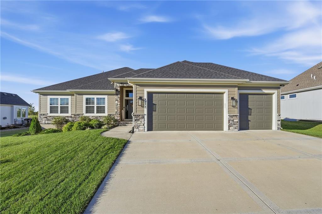 4372 Aspen Drive, Basehor, KS 66007 photo
