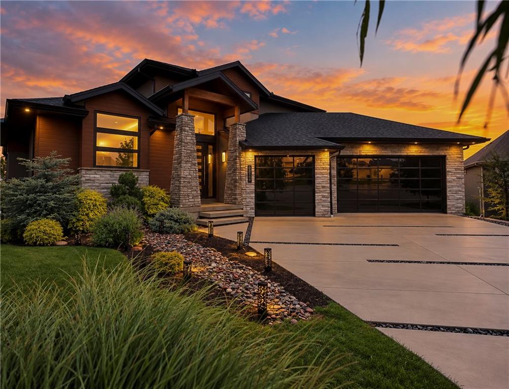 8826 Mc Coy Street, Lenexa, KS 66227