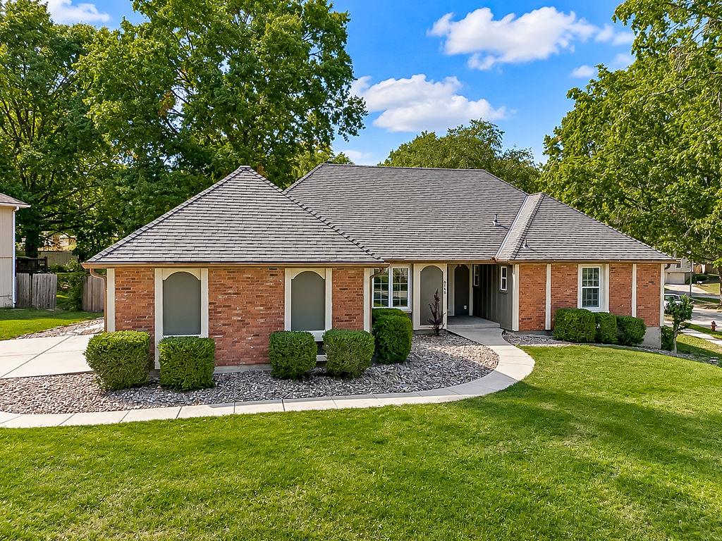 8148 NW Twin Oaks Drive, Kansas City, MO 64151 photo
