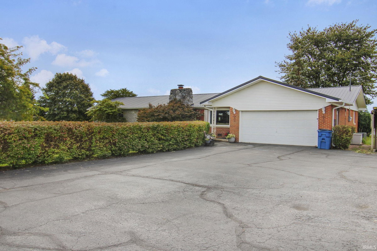6907 W 700 NORTH ***