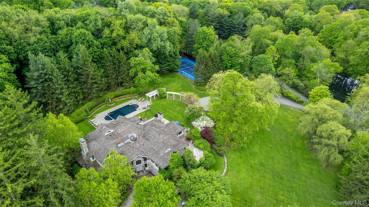 150 Old Farm Road N, Chappaqua, NY 10514