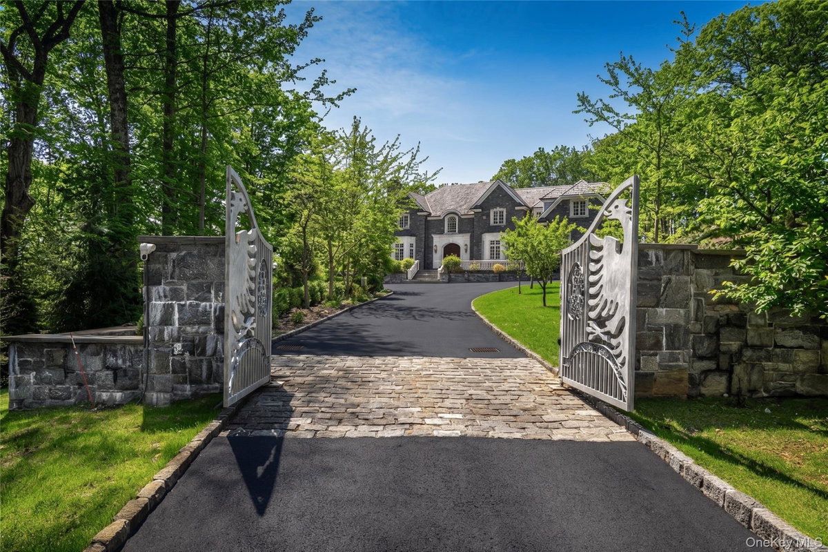 3 Vincent Lane, Armonk, NY 10504