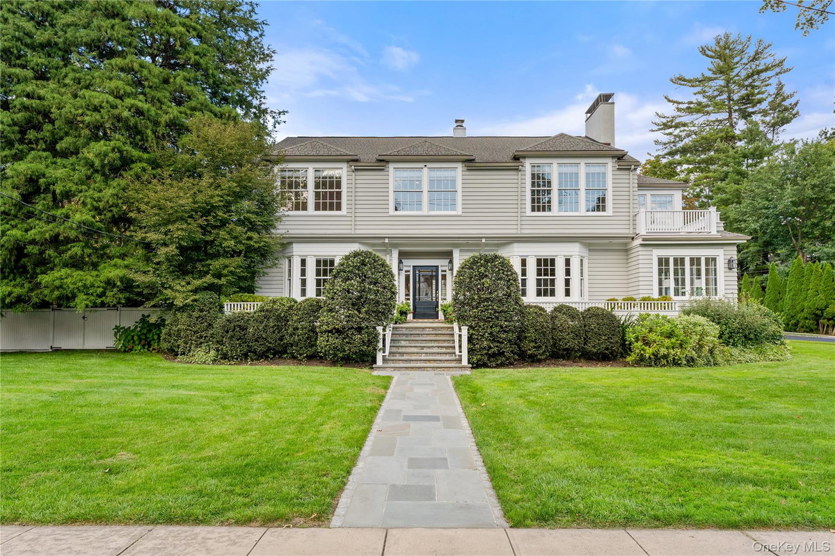 90 E Brookside Drive, Larchmont, NY 10538