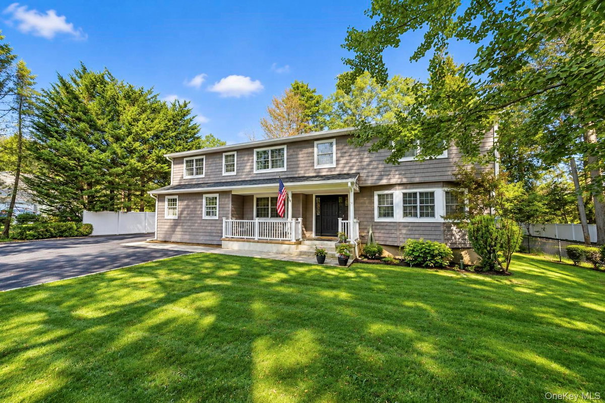 271 Syosset Woodbury Road, Woodbury, NY 11797