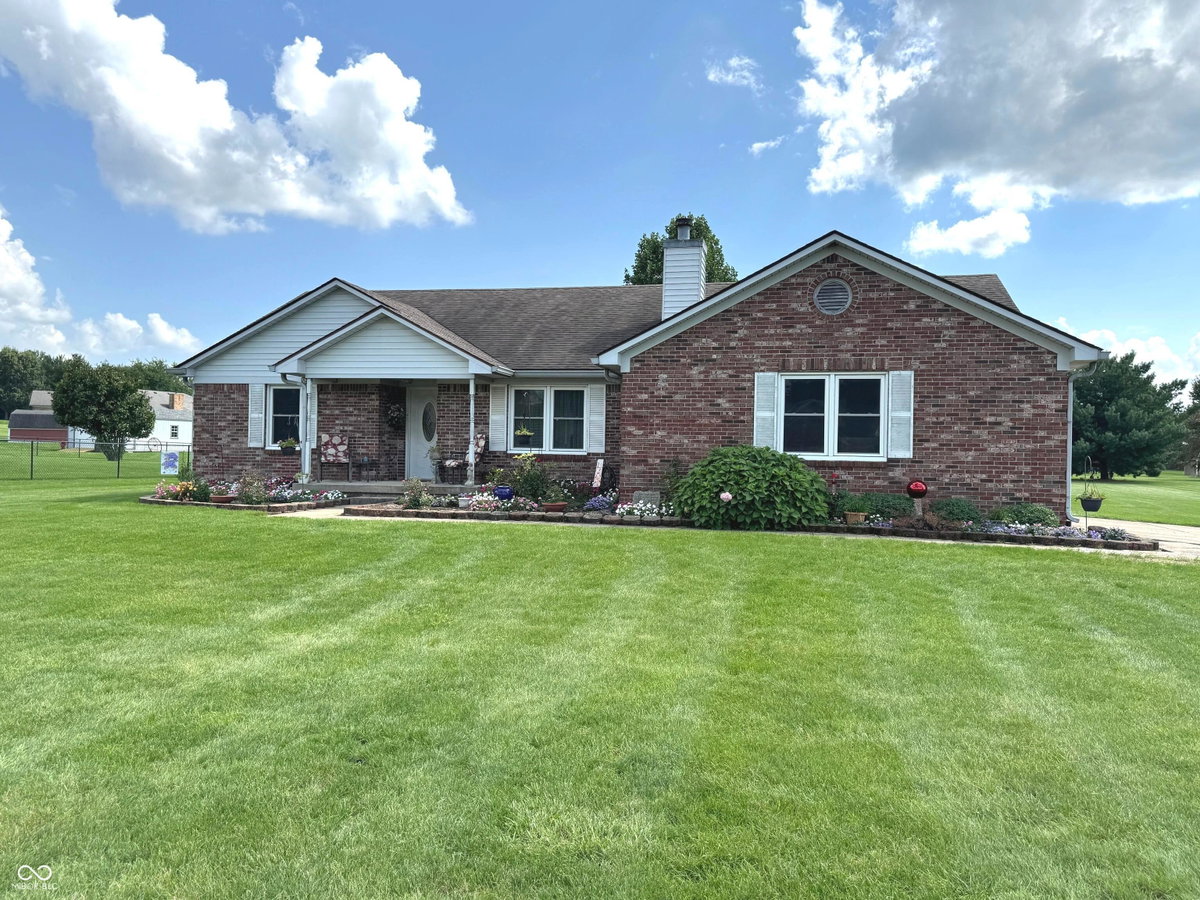 1105 Upland Court W, Mooresville, IN 46158