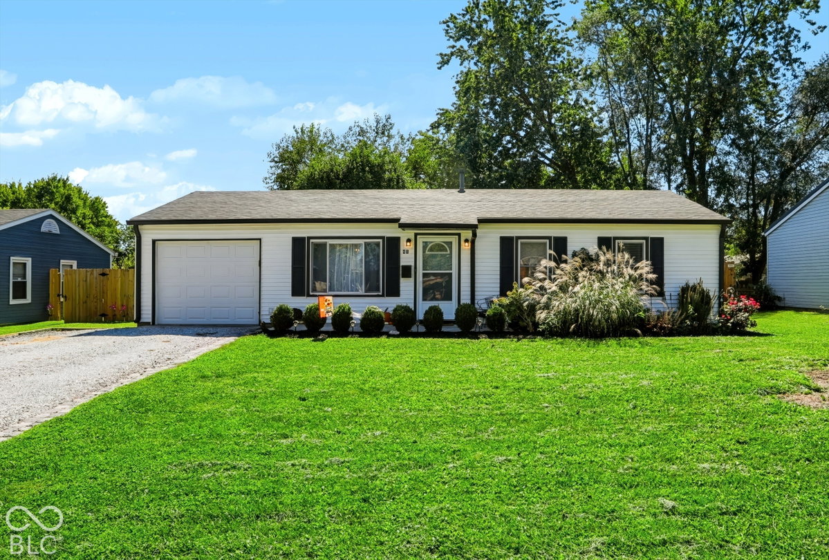 41 North Drive, Mooresville, IN 46158
