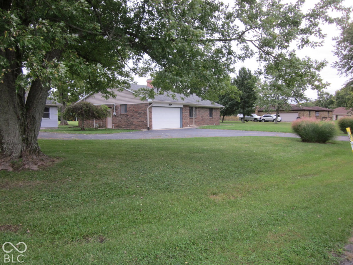 10877 N Dake Lake Drive, Mooresville, IN 46158