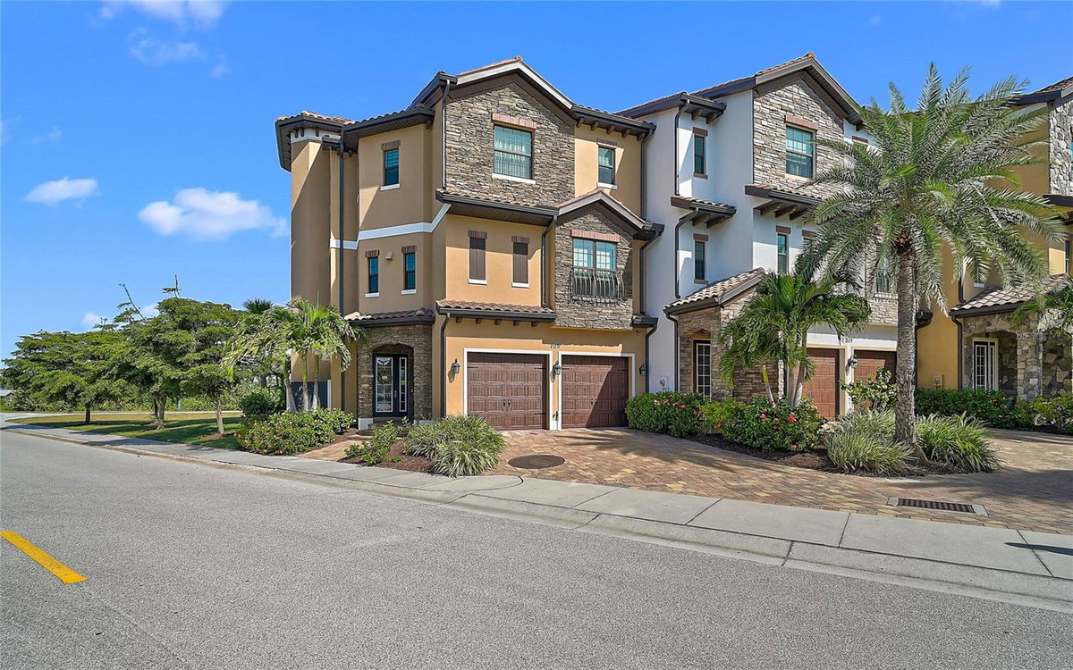 205 E VENICE AVENUE, VENICE, FL 34285