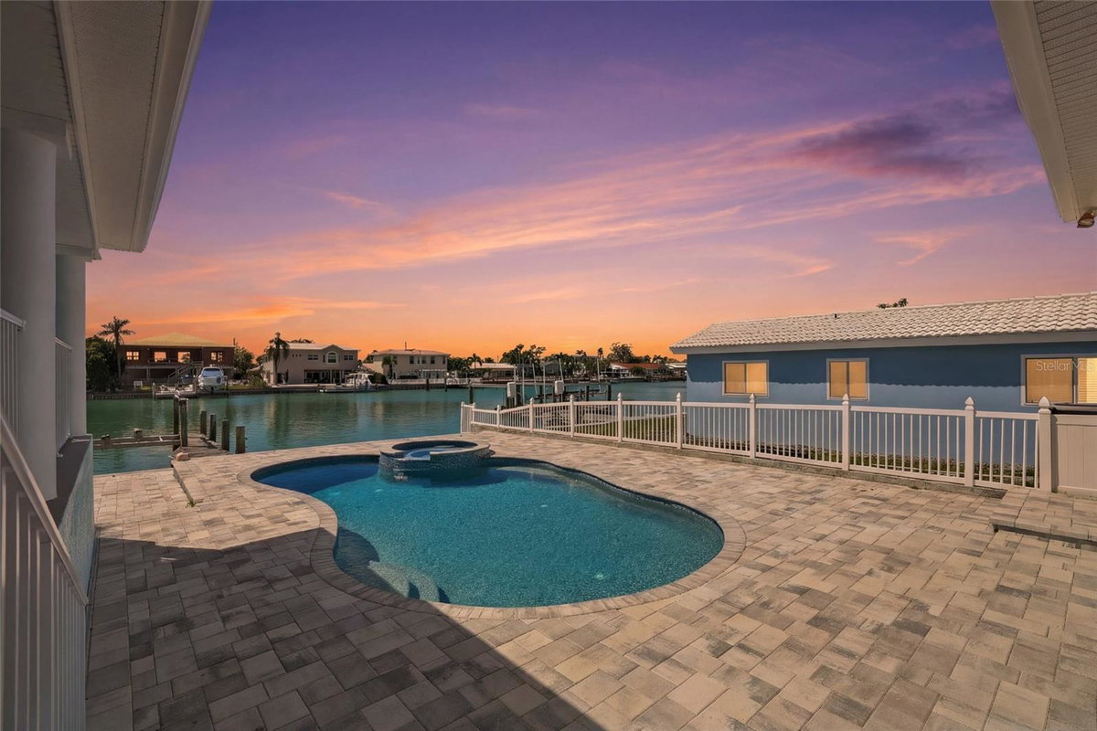 11850 7TH STREET E, TREASURE ISLAND, FL 33706