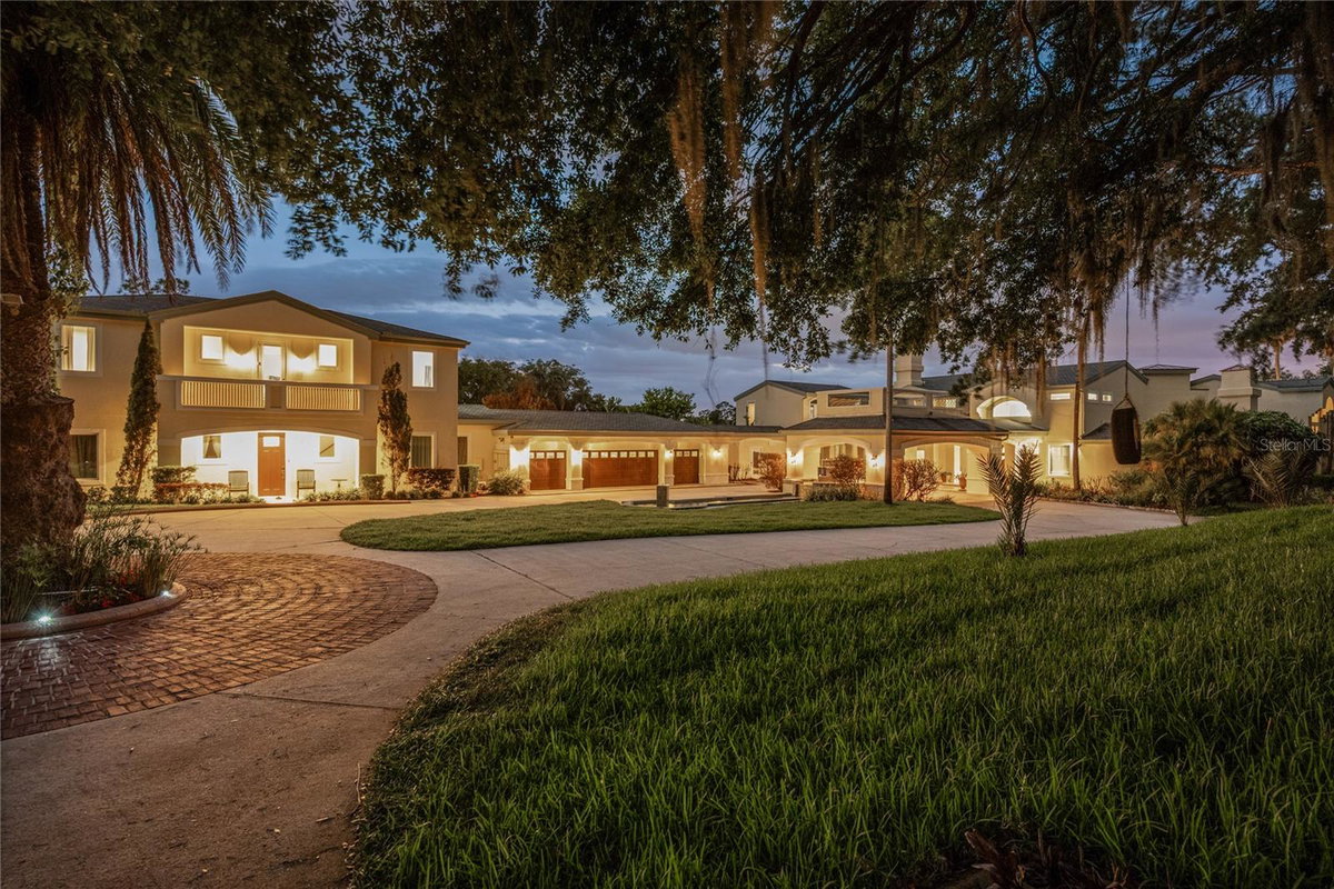 8866 DARLENE DRIVE, ORLANDO, FL 32836