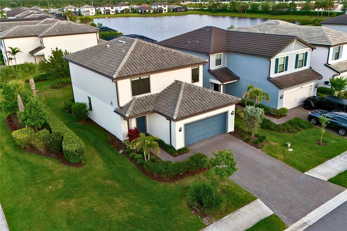 6111 BLUESTAR COURT