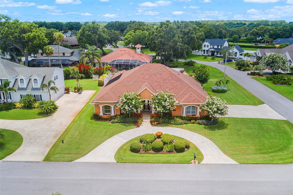 328 HAMILTON SHORES DRIVE NE