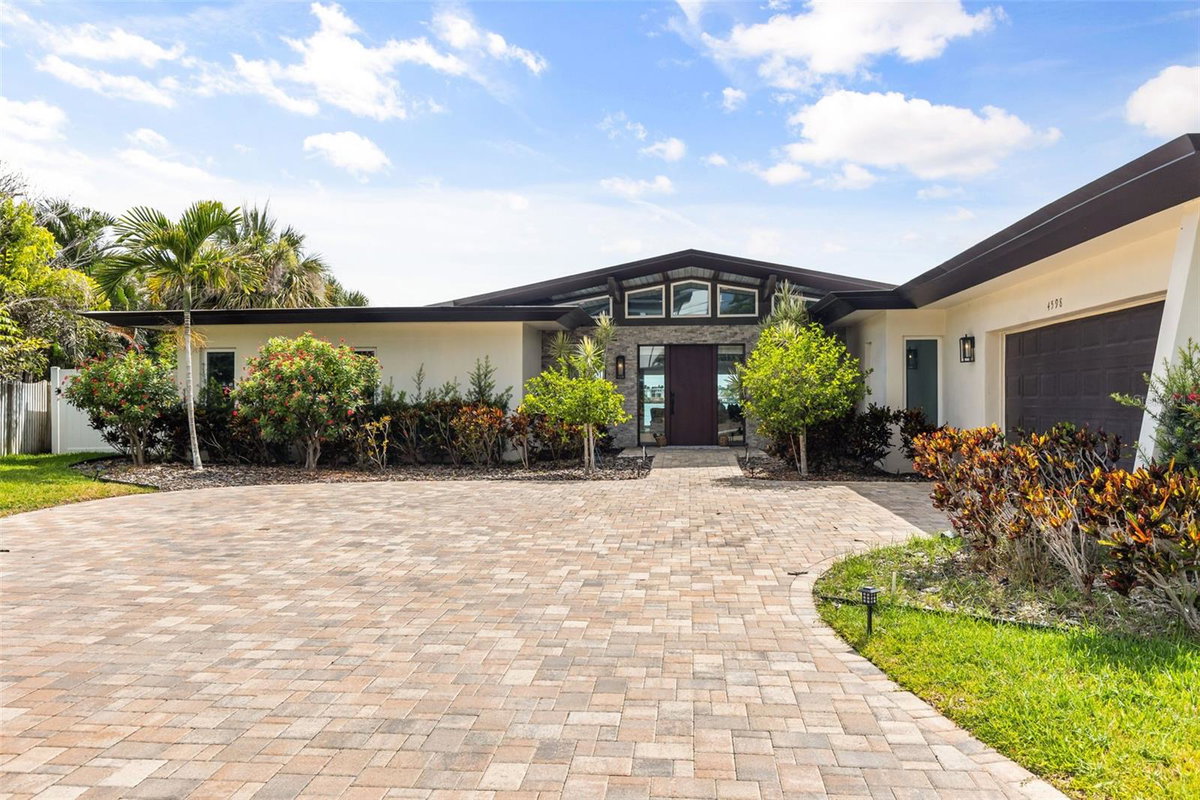 4598 CLEARWATER HARBOR DRIVE S