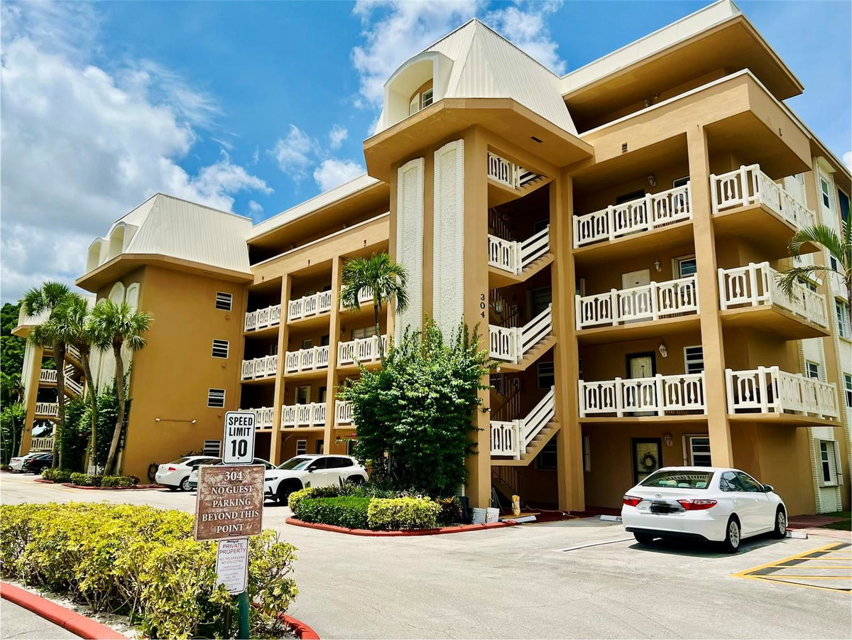 304 GOLFVIEW ROAD #PH7