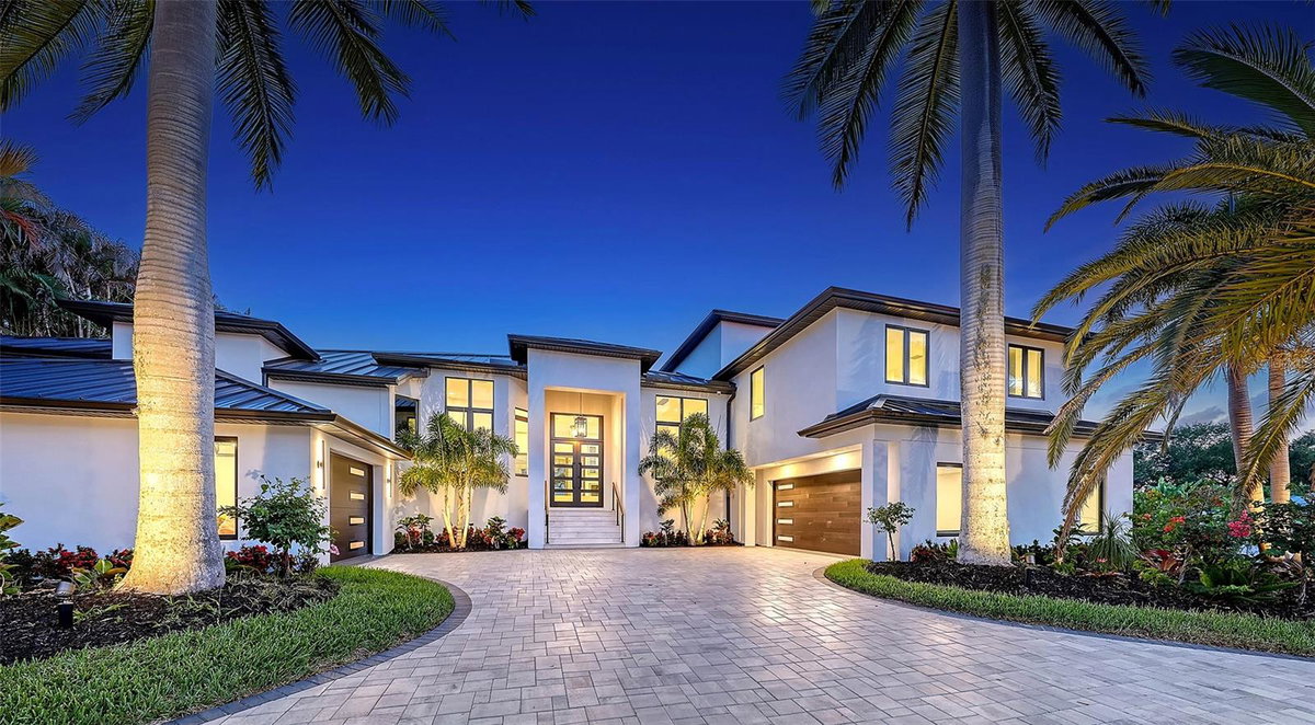  1516 RIDGEWOOD LANE