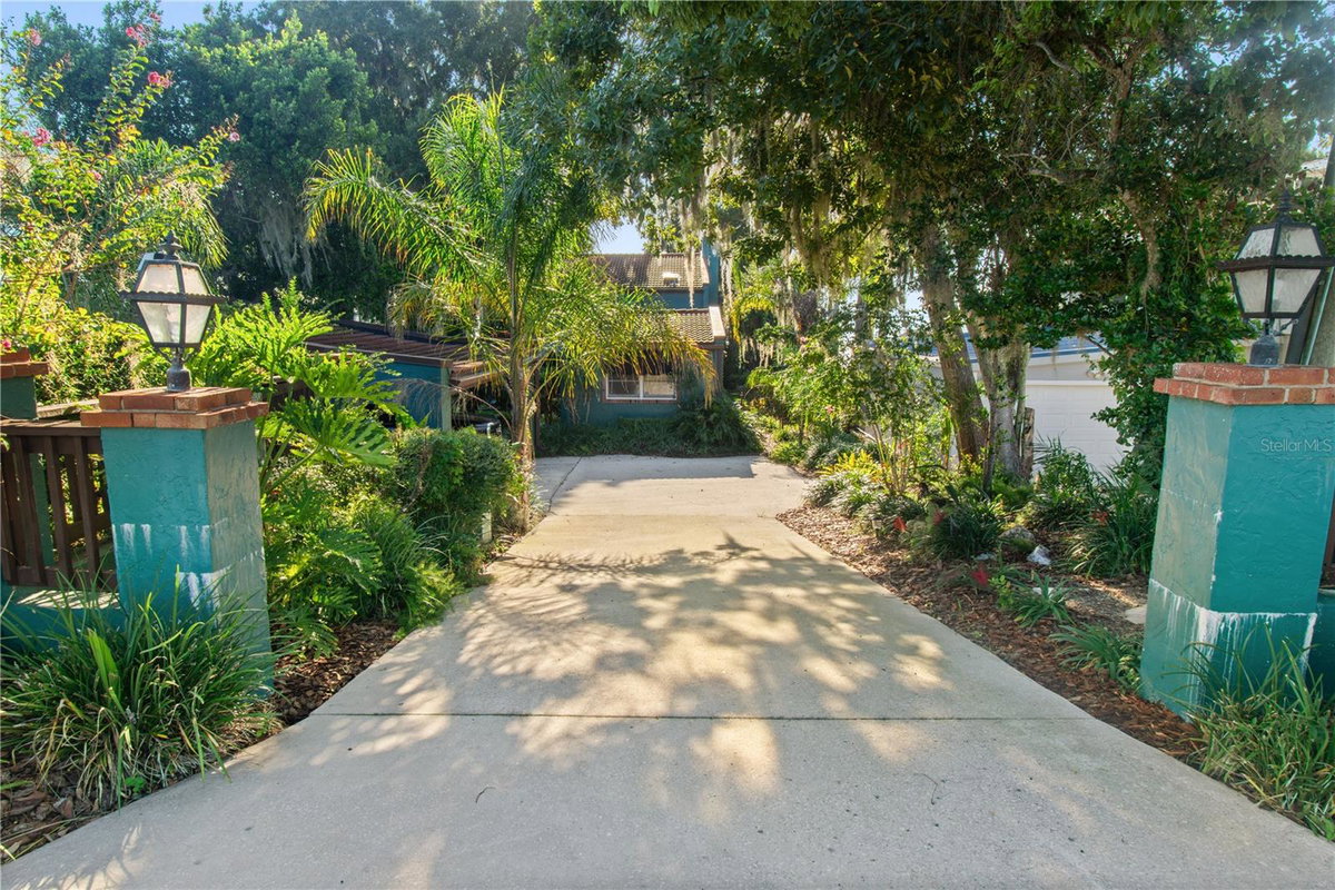 1019 W LAKE ELOISE TERRACE