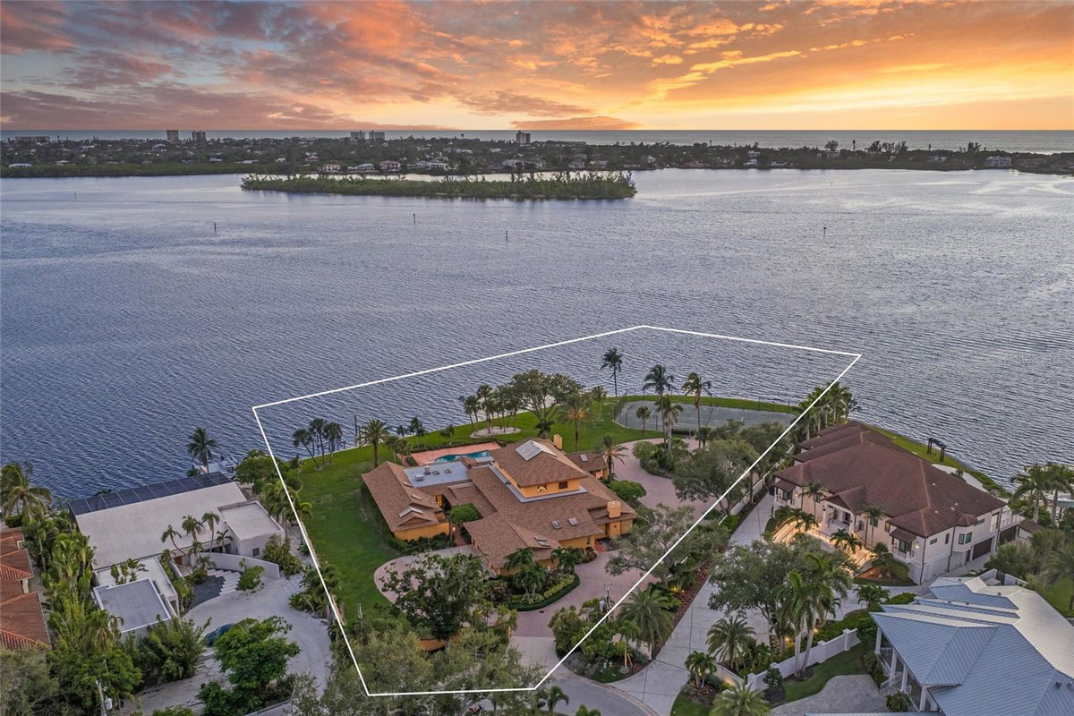 1136 N LAKE SHORE DRIVE, SARASOTA, FL 34231