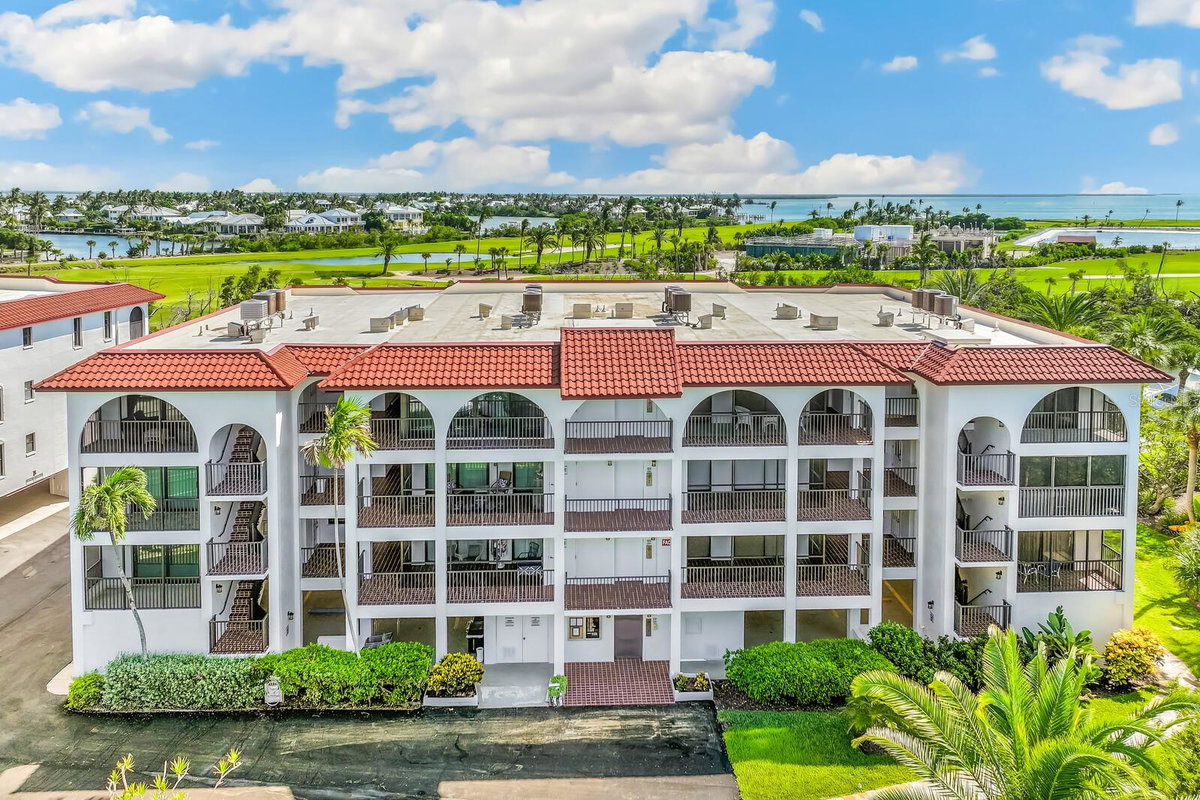 950 PALM AVENUE #304
