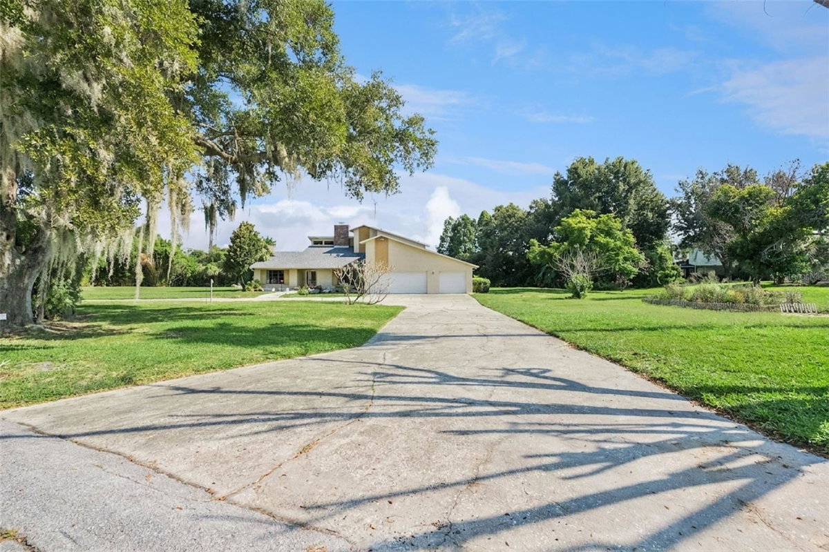 25 LAKEWOOD CAUSEWAY