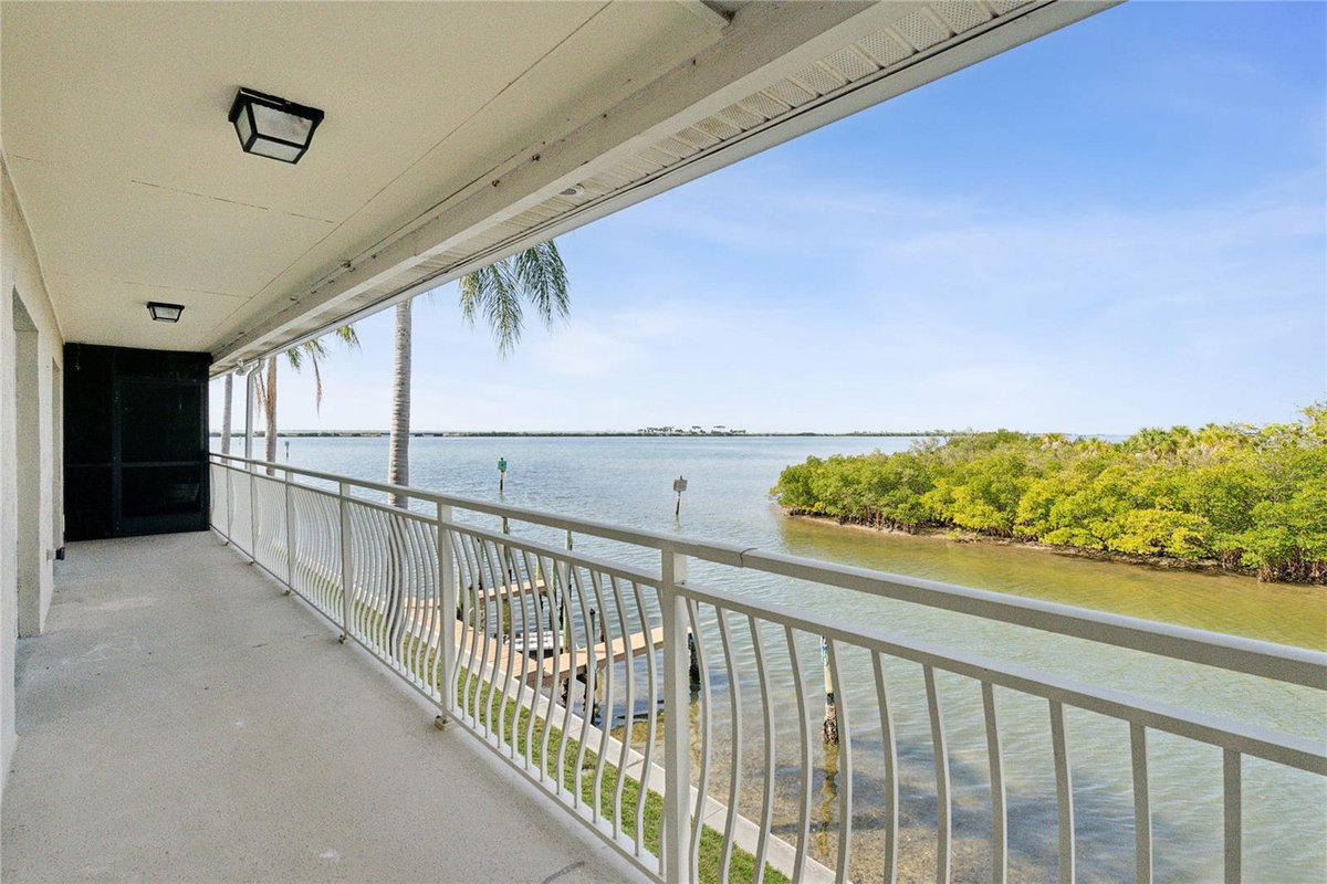 8829 BAY POINTE DRIVE #206, TAMPA, FL 33615