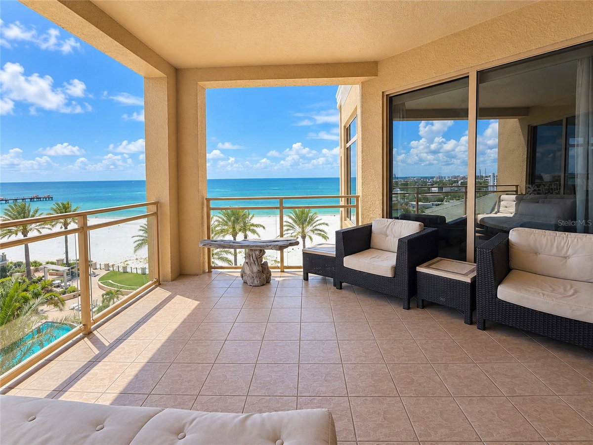 11 BAYMONT STREET #807