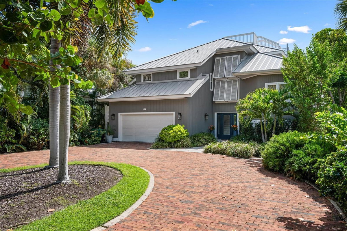 319 PILOT POINT LANE