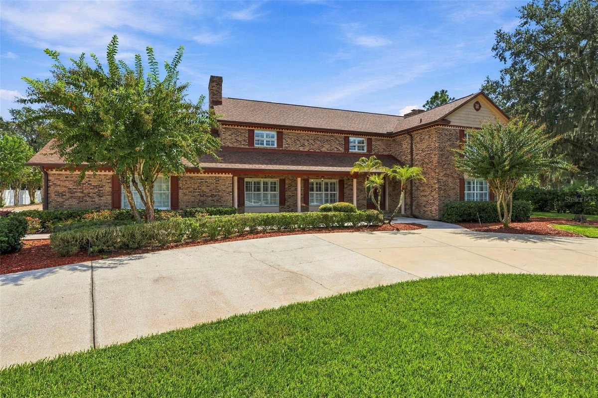 115 HICKORY CREEK DRIVE