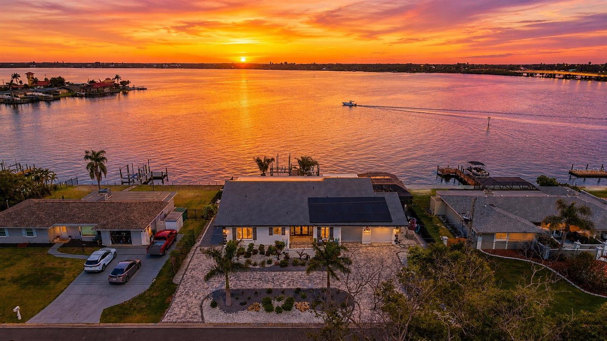 5207 BAY STATE ROAD