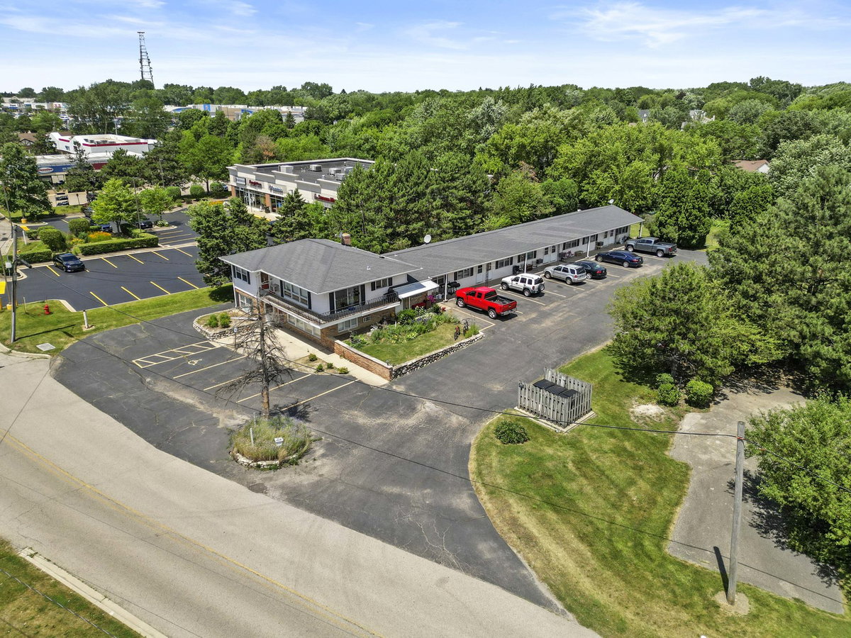 898 S Rand Road, Lake Zurich, IL 60047