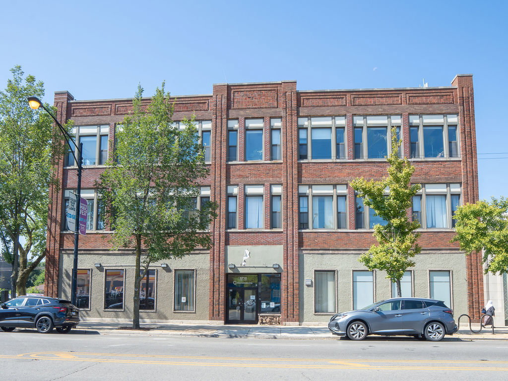 5710 N Broadway Street, Chicago, IL 60660