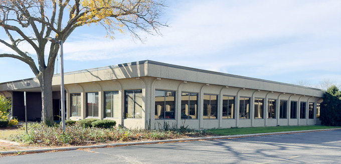 1400 S Wolf Road, Wheeling, IL 60090