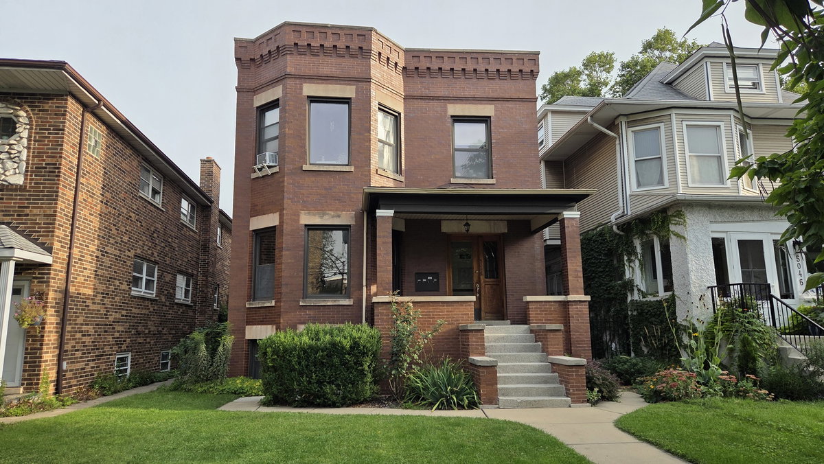 5048 W Agatite Avenue\n Chicago, IL 60630