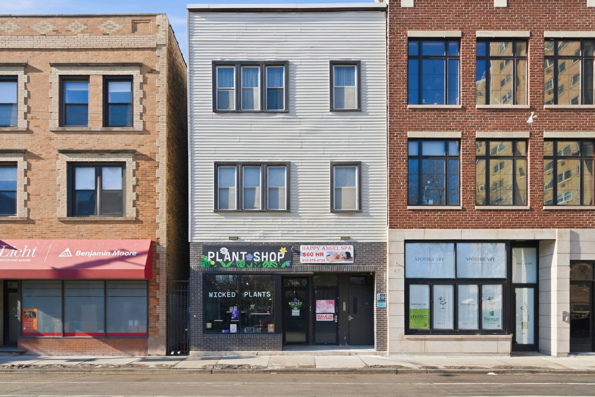 3240 N Clark Street, Chicago, IL 60657