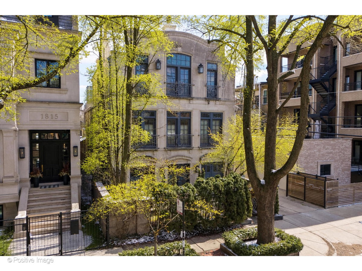 1811 N Howe Street, Chicago, IL 60614