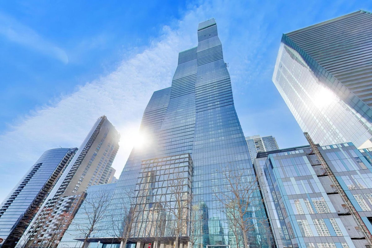 363 E Wacker Drive #5105
