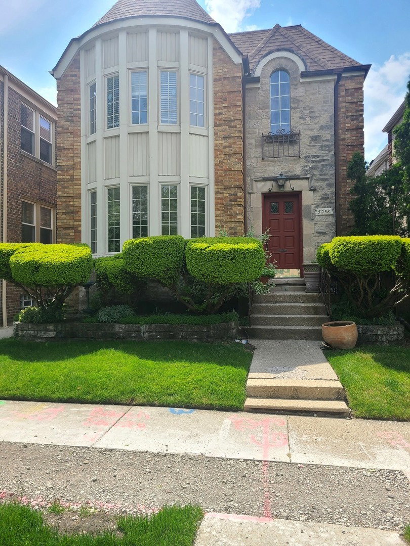 5256 N Virginia Avenue #2\n Chicago, IL 60625