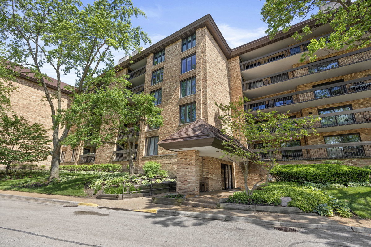 1671 Mission Hills Road #502, Northbrook, IL 60062