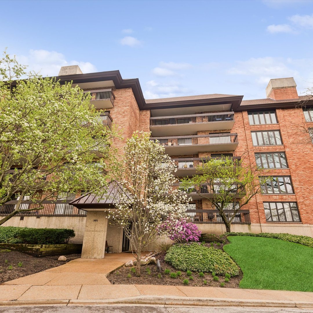 3851 Mission Hills Road #303, Northbrook, IL 60062