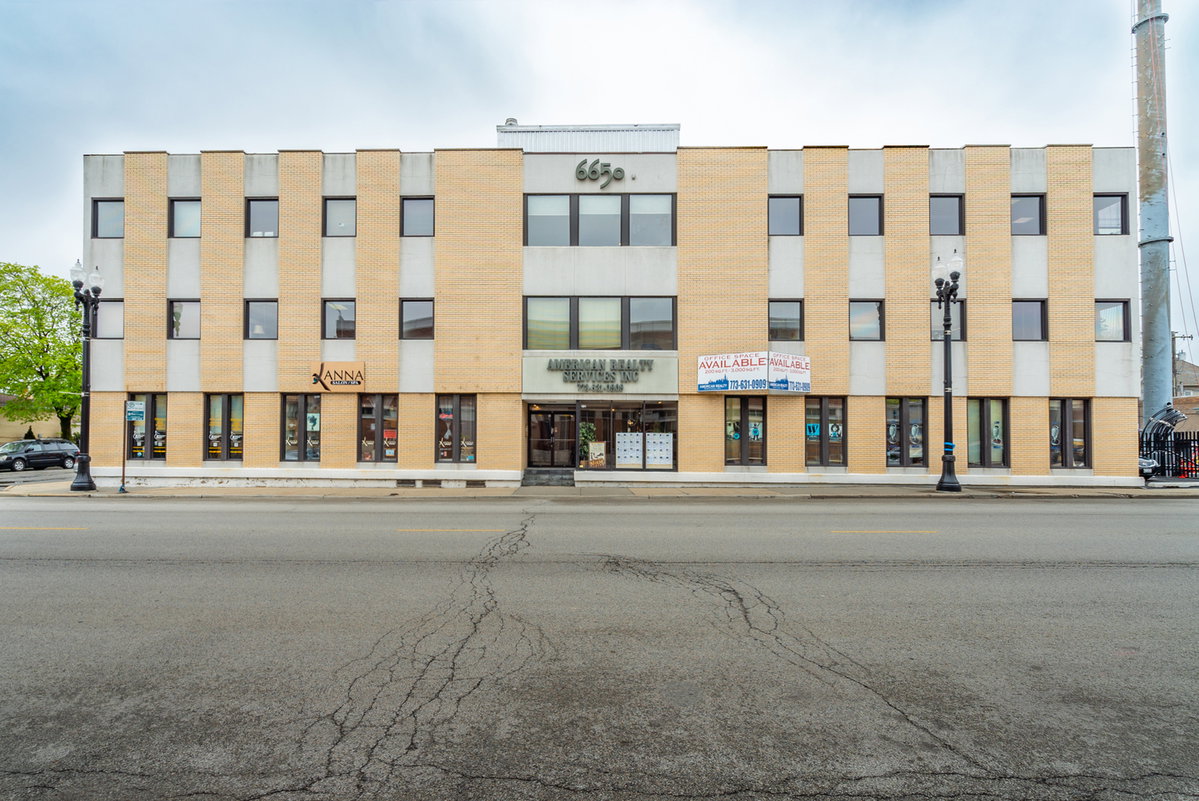 6650 N Northwest Highway, Chicago, IL 60631