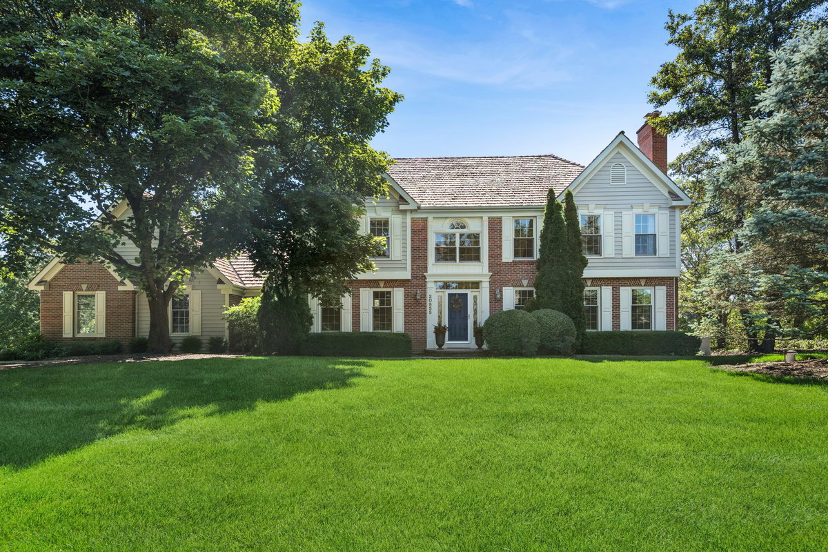 20855 N Laurel Drive, Deer Park, IL 60010