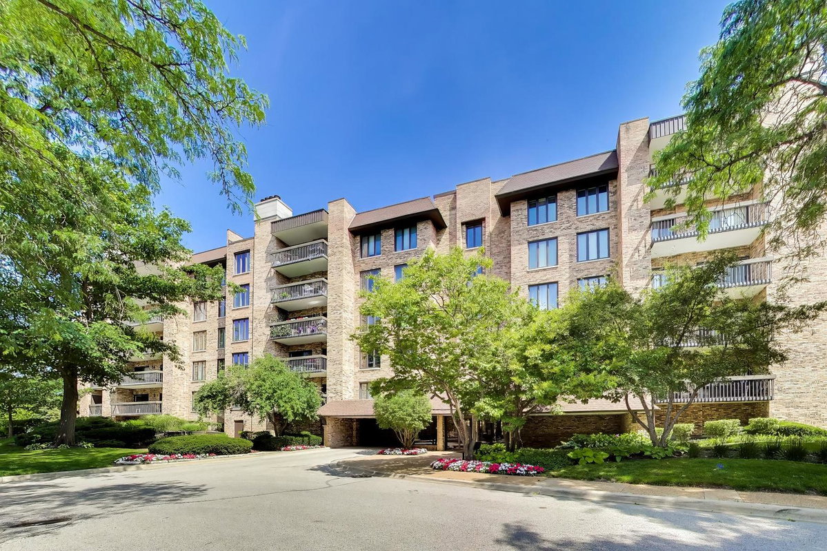 3860 Mission Hills Road #416, Northbrook, IL 60062
