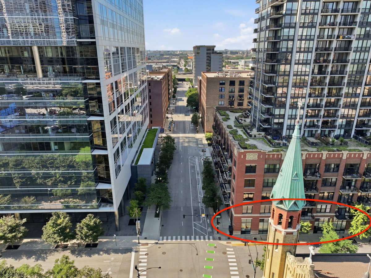 210 S Desplaines Street #NE, Chicago, IL 60661