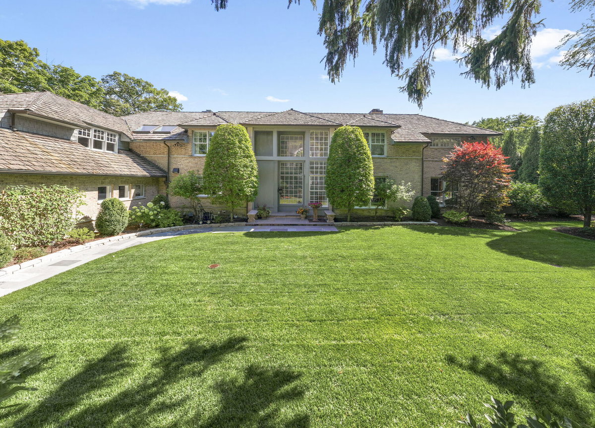 1177 Edgewood Road, Lake Forest, IL 60045