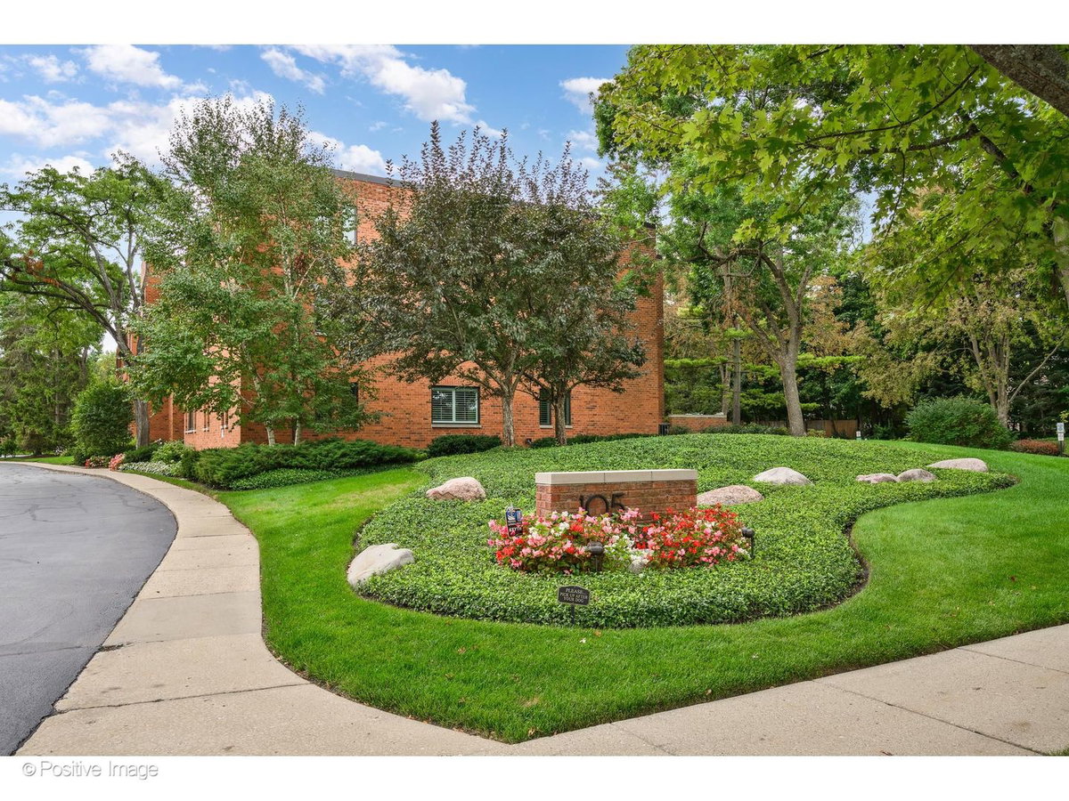 105 E Laurel Avenue #103, Lake Forest, IL 60045