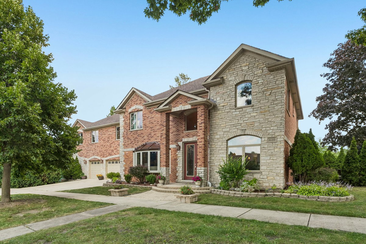 610 W Lonnquist Boulevard\n Mount Prospect, IL 60056